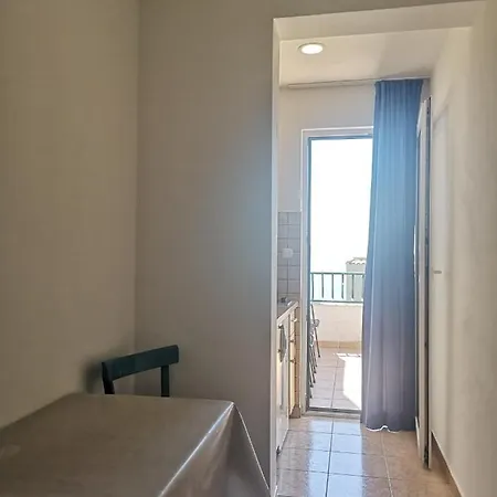 Tri Palme Baska Voda