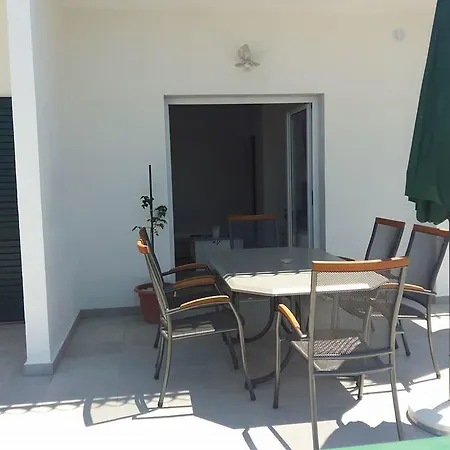 Tri Palme Baska Voda