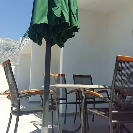 Tri Palme Baska Voda
